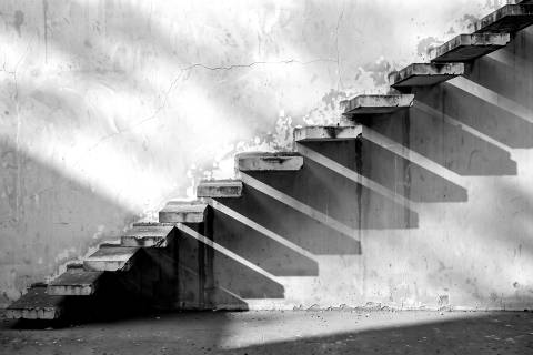 Peldaños en el Muro en blanco y negro