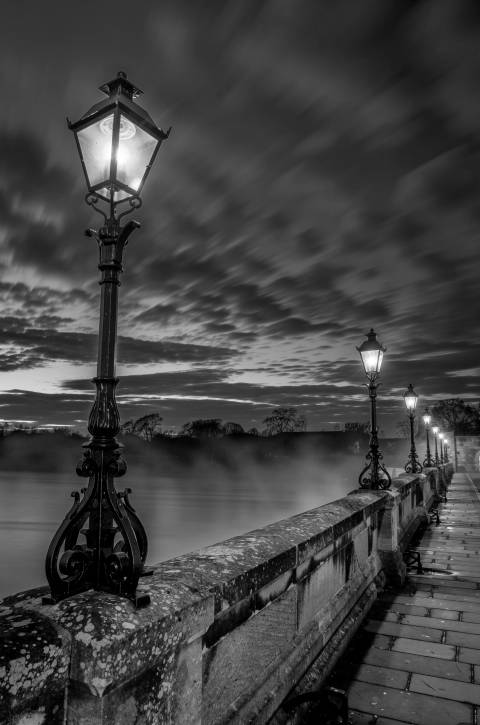 Linternas del Puente en blanco y negro