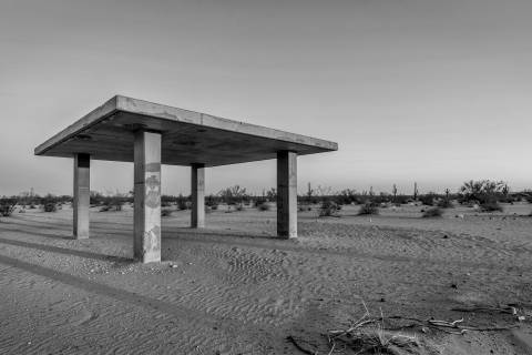Pabellón del Desierto en blanco y negro