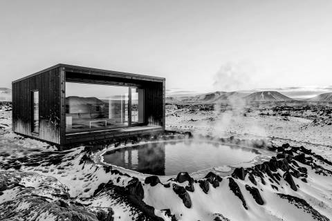 Refugio en el Campo de Lava en blanco y negro
