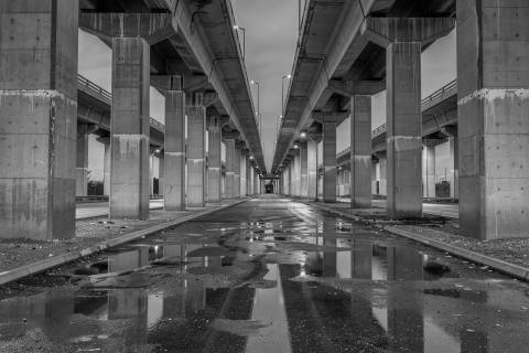 Bajo el Viaducto en blanco y negro