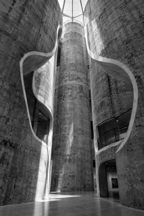 Silo Convertido en blanco y negro