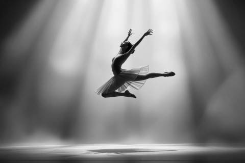 Bailarina Neón: Suspensión Ingrávida en blanco y negro