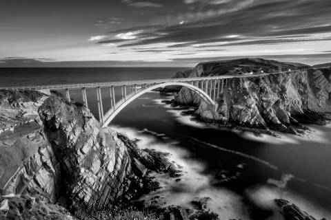 Puente de la Costa Brava en blanco y negro
