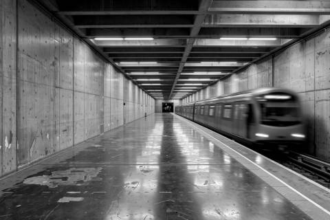 Estación del Metro en blanco y negro