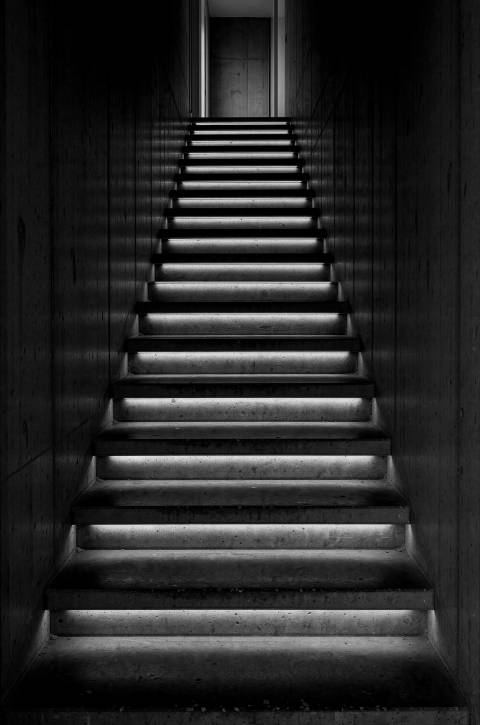 Escalera de Luz en blanco y negro