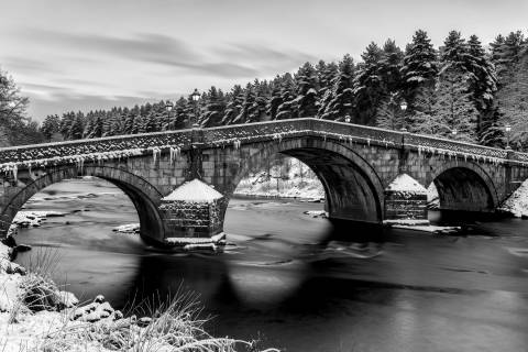 Puente Nevado en blanco y negro