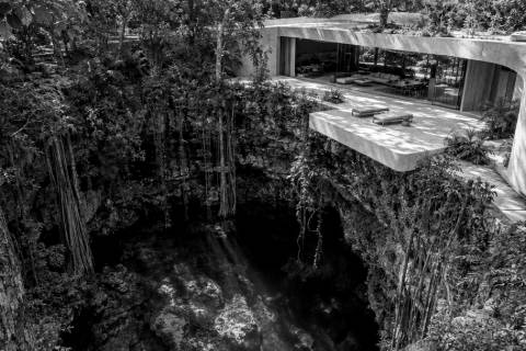 Casa del Cenote en blanco y negro
