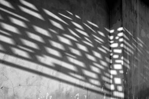 Celosía de Luz en blanco y negro