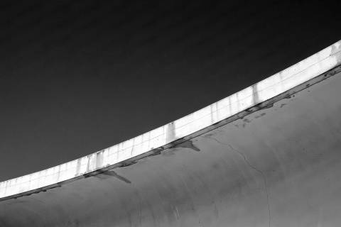 Curva Blanca en blanco y negro