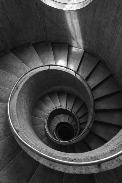 Espiral de Concreto en blanco y negro