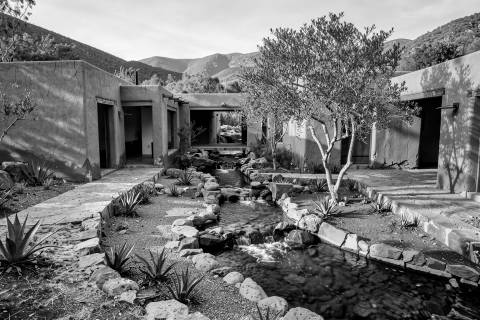 Patio del Arroyo en blanco y negro