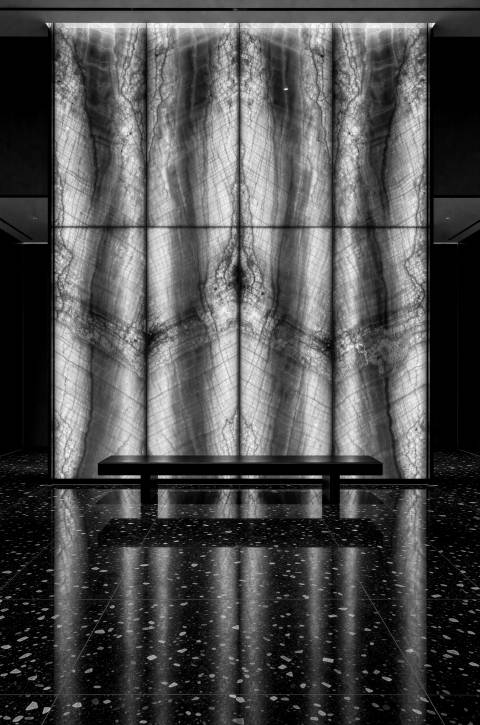 Muro de Ónix en blanco y negro