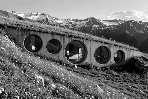 Casa en la Montaña en blanco y negro