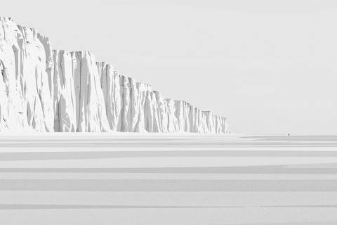 Acantilados de Creta al Mediodía en blanco y negro