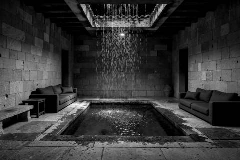 Lluvia en el Impluvio en blanco y negro